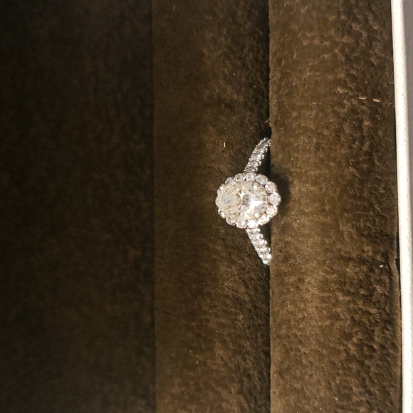 Jared Oval Diamond Halo 14k white gold engagement ring - Picture 12 of 17